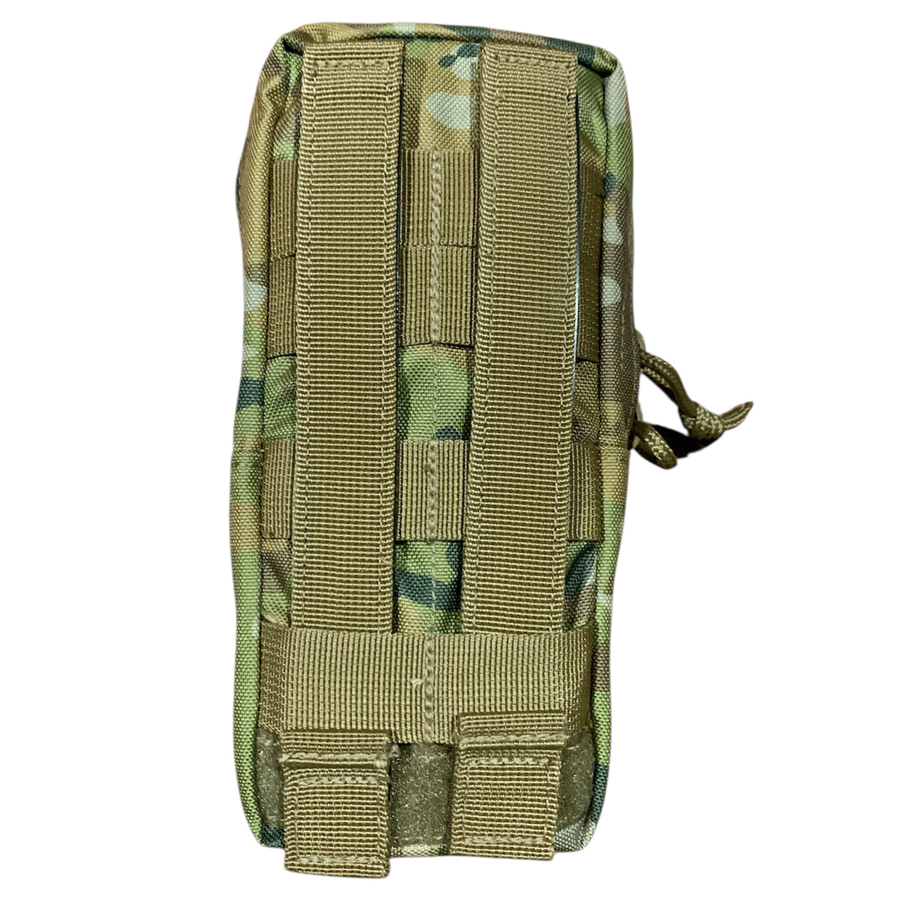 Designed for ultimate versatility, this pouch offers instant accessibility whether attached to your patrol order, assault pack, or large pack. Perfectly sized to accommodate a 1 Litre flask, it's equally adept at storing essential gear like spare rations, shaving supplies, batteries, marker panels, head torches, compact medical kits, or toggle ropes. The 1LT Single Flask Pouch AMCU is your go-to solution for organized tactical storage. www.defenceqstore.com.au