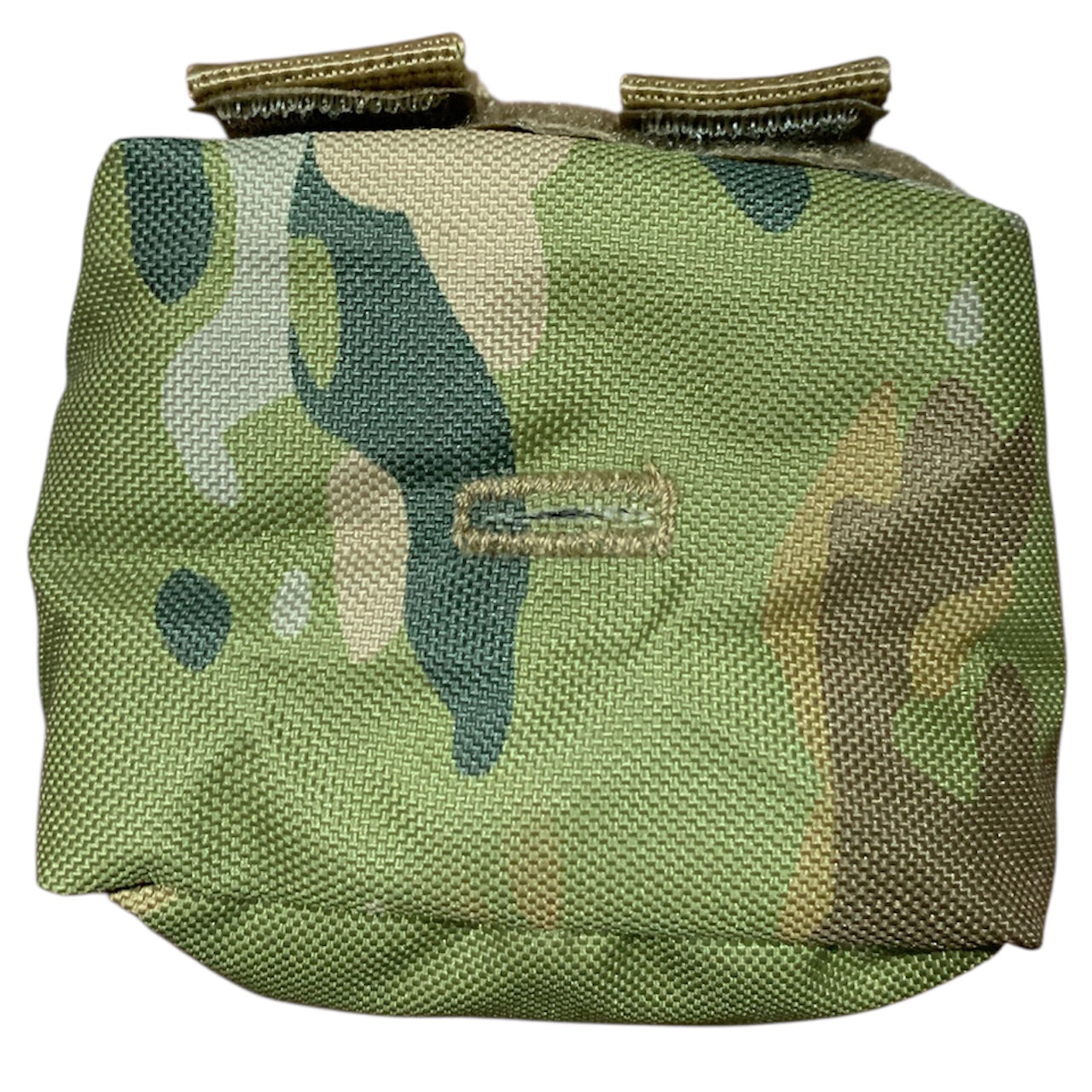 Designed for ultimate versatility, this pouch offers instant accessibility whether attached to your patrol order, assault pack, or large pack. Perfectly sized to accommodate a 1 Litre flask, it's equally adept at storing essential gear like spare rations, shaving supplies, batteries, marker panels, head torches, compact medical kits, or toggle ropes. The 1LT Single Flask Pouch AMCU is your go-to solution for organized tactical storage. www.defenceqstore.com.au