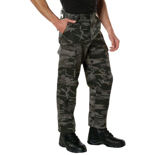 These military BDU cargo pants utilize a button closure and fly. Action Ready: Initially designed for military personnel and tactical professionals, these adaptable and reliable tactical cargo pants are great for backpacking, camping, hiking, hunting, fishing, working, public safety, skateboarding, everyday wear, and more. www.defenceqstore.com.au