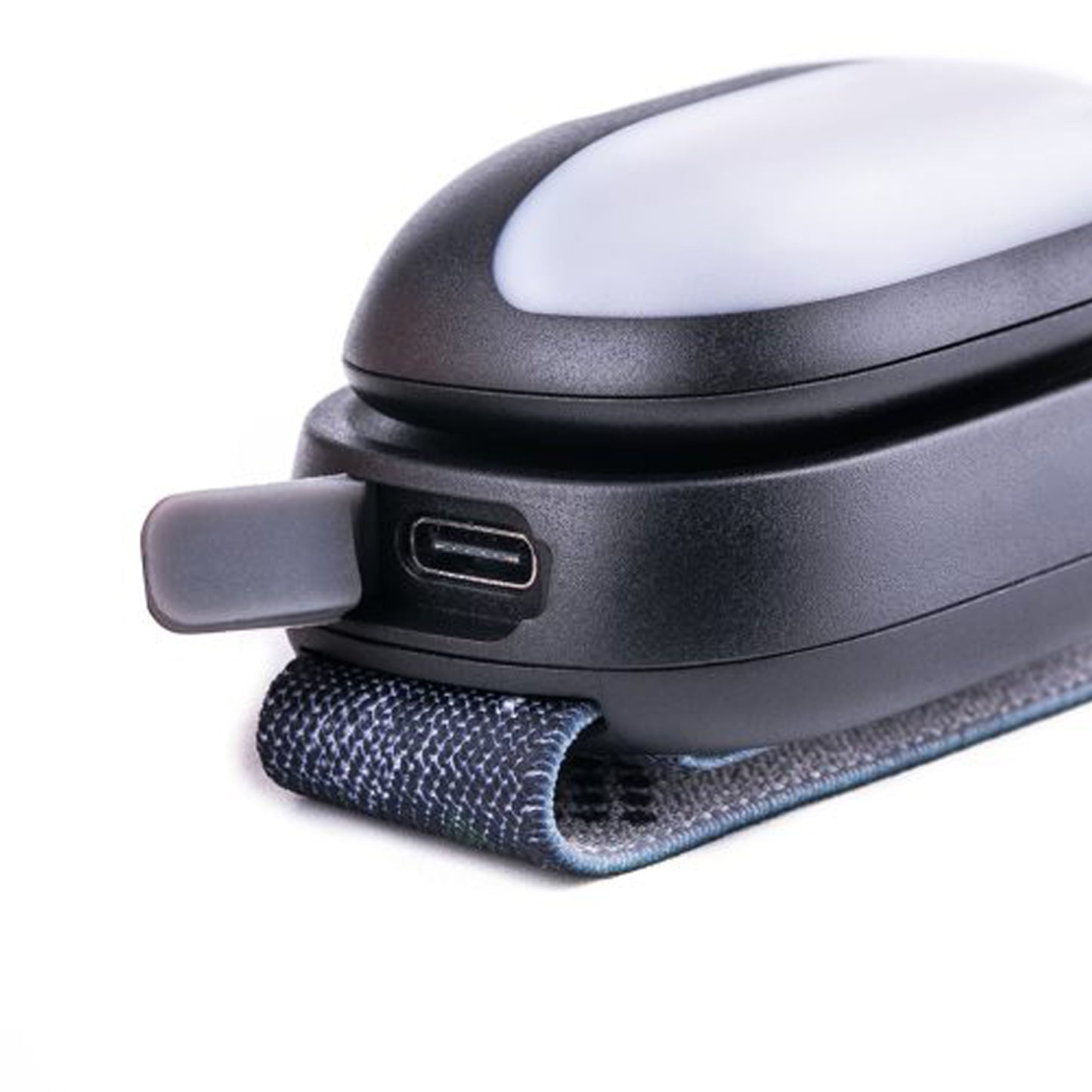 Geniuses were at work here and built a headlamp that begs the question: Why hasn’t anyone thought of this before? A simple yet ingenious solution turns the iStar into a headlamp for close-range use with wonderfully diffuse or wide-area light – or a headlamp with an incredibly powerful 75-metre main beam. www.defenceqstore.com.au