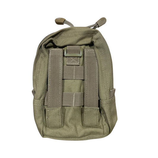 Features a wide mouth top zip opening for ease of access, with an additional front side zippered section for the storage and organisation of additional items.
The pouch also includes a drainage grommet at bottom and three rows of PALS across the front allow the attachment of other pouches. www.defenceqstore.com.au