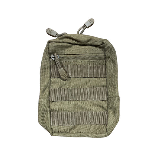 Features a wide mouth top zip opening for ease of access, with an additional front side zippered section for the storage and organisation of additional items.
The pouch also includes a drainage grommet at bottom and three rows of PALS across the front allow the attachment of other pouches. www.defenceqstore.com.au