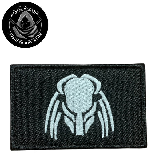 Unleash your creative side with the Predator Embroidery Patch Hook & Loop. Measuring 8x5cm, this patch features a stunningly embroidered design and a secure hook & loop backing. A must-have for collectors looking for high-quality additions to their collection. www.defenceqstore.com.au