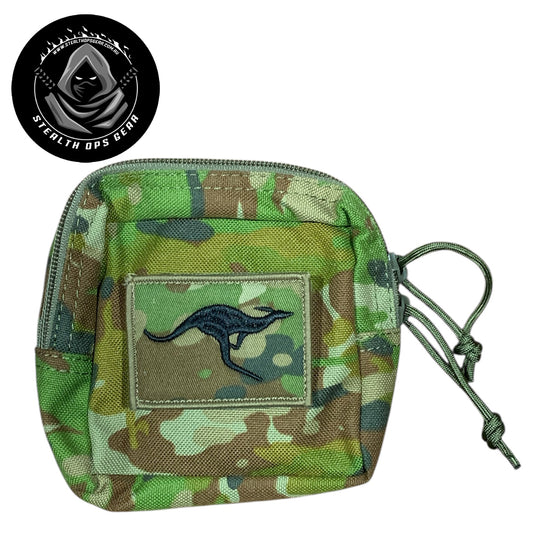 The AMCU Small Kit Pouch Stealth Ops Gear is an essential accessory for anyone needing quick access to small items without sacrificing space or comfort. Its compact dimensions of 12x11.5x6cm make it easy to attach to your belt, vest, or backpack without adding unnecessary bulk. www.defenceqstore.com.au
