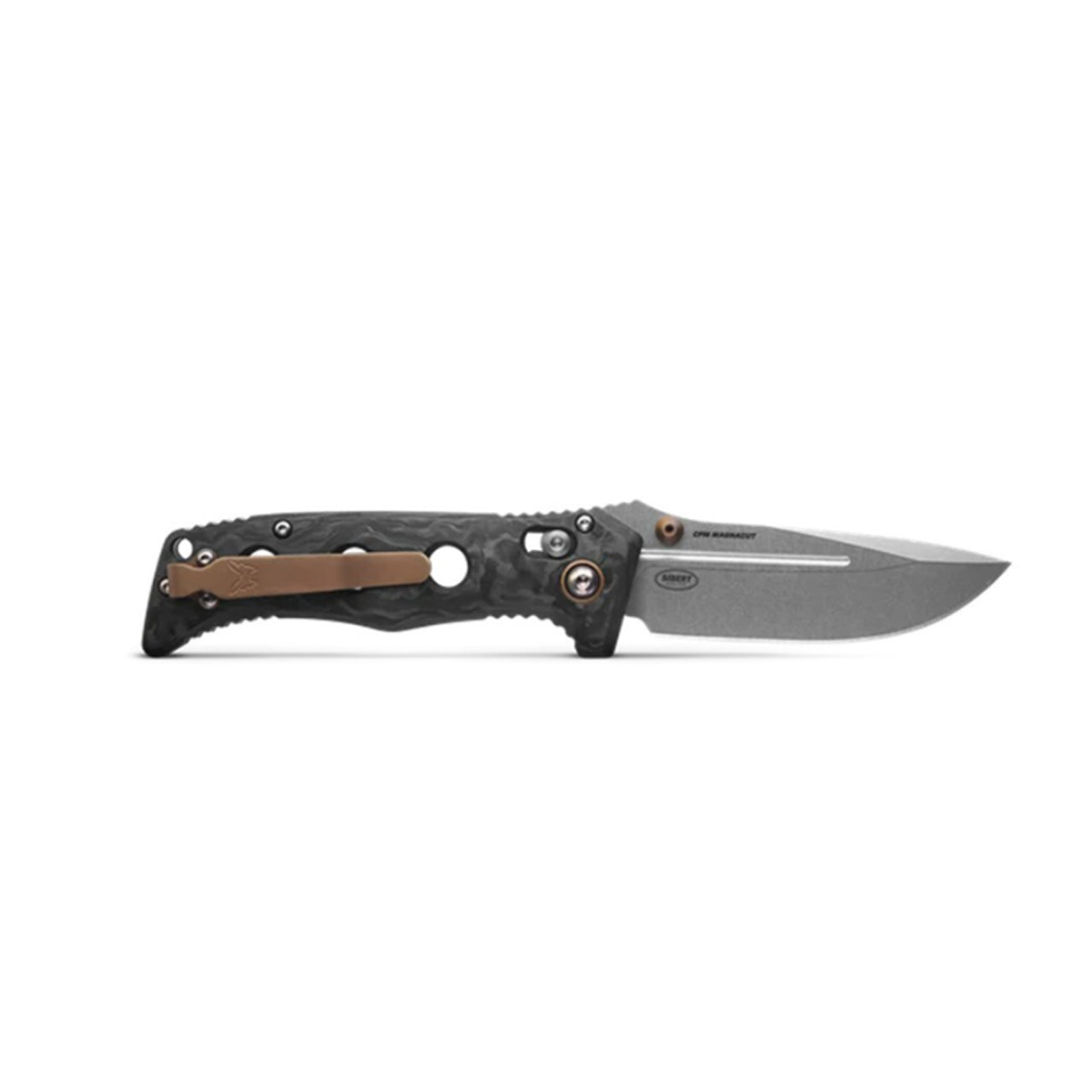 Toughness doesn’t take a day off. The 273-03 Mini Adamas®️ cleans up nicely with marbled carbon fibre handle scales and bright accents, bringing refined style to this utilitarian pocket tank. Featuring an ultra-tough CPM-Magnacut️ blade—this time with a satin finish—and nodding to its predecessors with FDE hardware, this classy weekday workhorse is ready for the weekend. www.defenceqstore.com.au