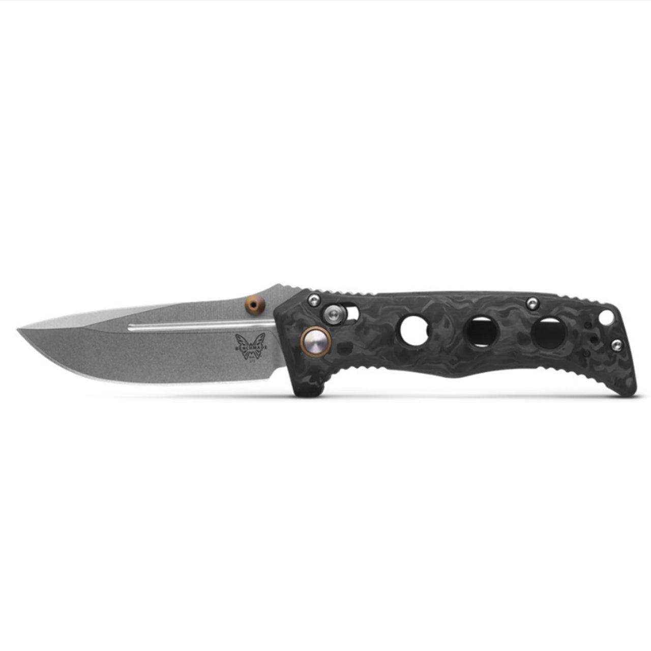 Toughness doesn’t take a day off. The 273-03 Mini Adamas®️ cleans up nicely with marbled carbon fibre handle scales and bright accents, bringing refined style to this utilitarian pocket tank. Featuring an ultra-tough CPM-Magnacut️ blade—this time with a satin finish—and nodding to its predecessors with FDE hardware, this classy weekday workhorse is ready for the weekend. www.defenceqstore.com.au