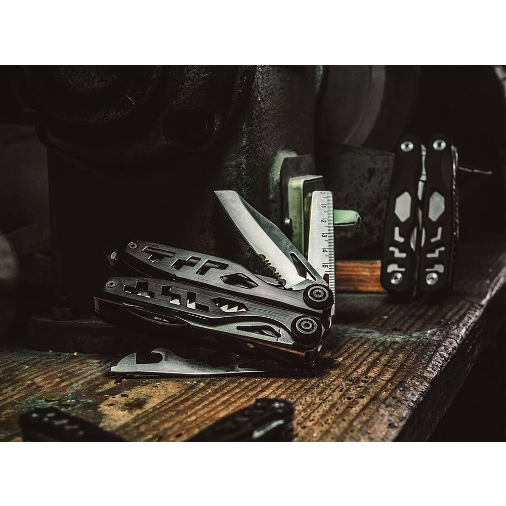 The pliers of the Boker Plus Specialist II offers a reinforced wire cutter and make it a true allrounder. They have the flat gripping surface of long nosed pliers and a so-called burner hole for gripping external hex screws, cap nuts and pipes. www.defenceqstore.com.au