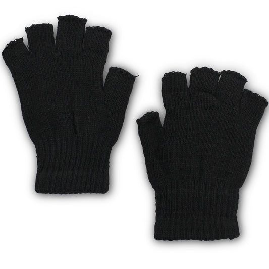 These Defence Q knitted fingerless gloves will keep your hands protected and warm during the cold winter months. Constructed from malleable and sturdy 100% acrylic, they offer the perfect blend of comfort and dexterity for all your everyday activities! Cozy and stylish, add a touch of winter wonder to your wardrobe. www.defenceqstore.com.au