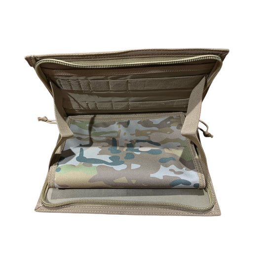 With the Officer/NCO Tactical Panel AMCU, you can easily and conveniently use maps and other navigational tools on a clean and protected surface. Its front boasts six PALS columns, providing ample room for attaching additional pouches. www.defenceqstore.com.au