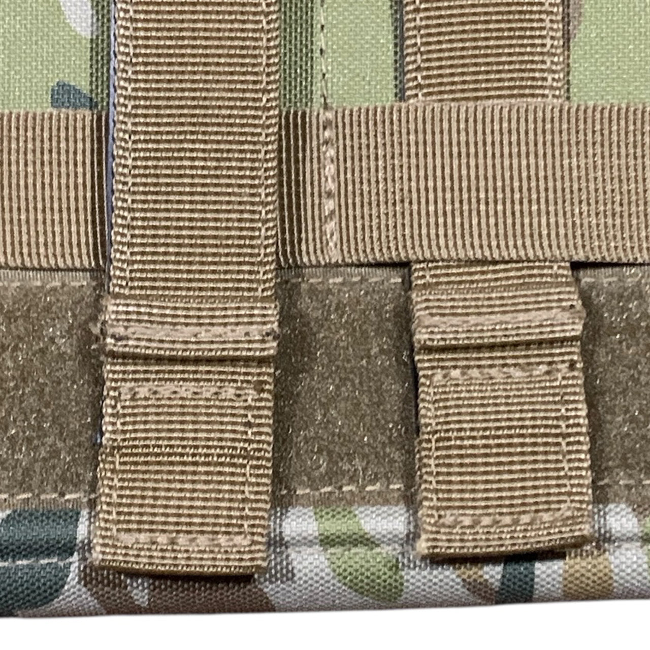 With the Officer/NCO Tactical Panel AMCU, you can easily and conveniently use maps and other navigational tools on a clean and protected surface. Its front boasts six PALS columns, providing ample room for attaching additional pouches. www.defenceqstore.com.au