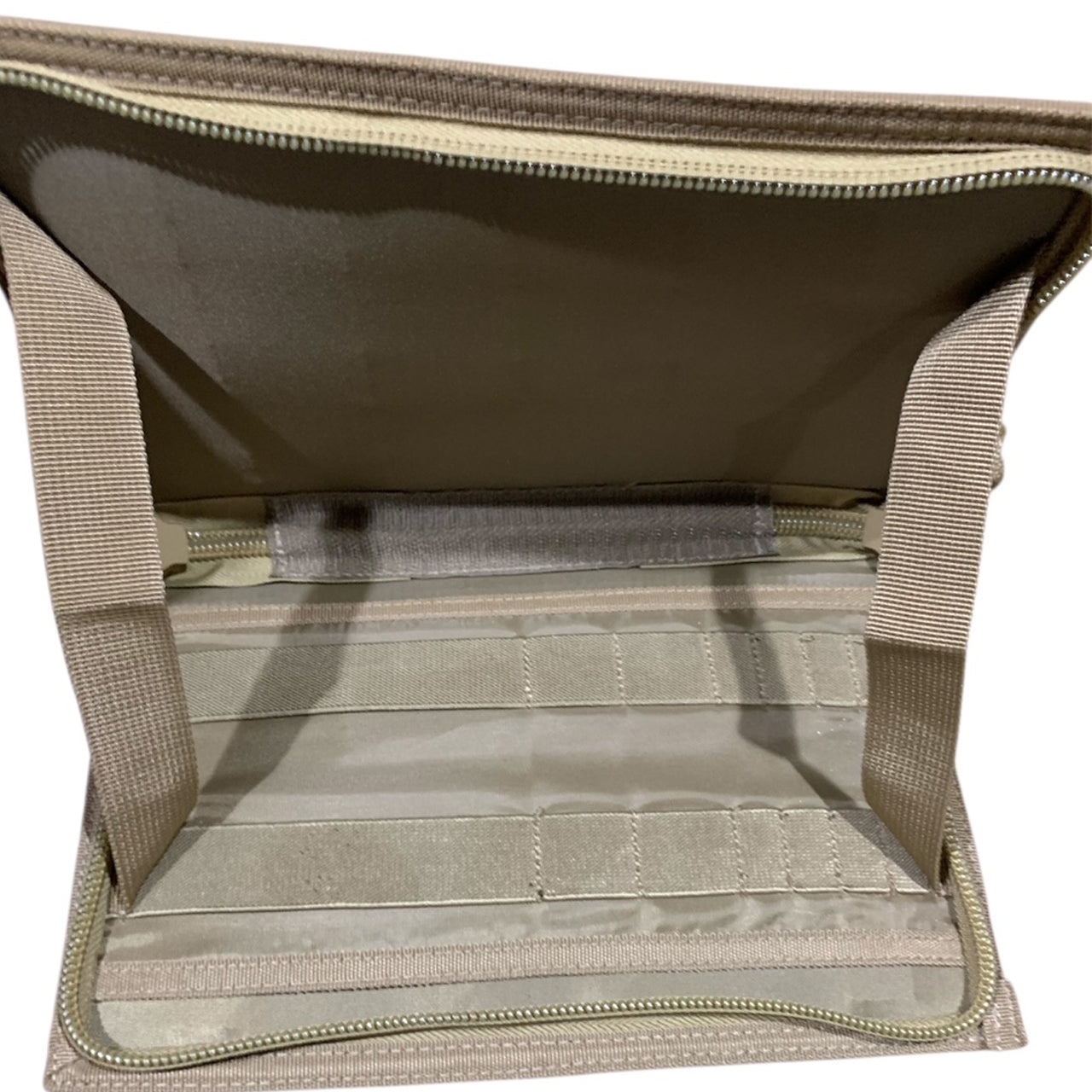 With the Officer/NCO Tactical Panel AMCU, you can easily and conveniently use maps and other navigational tools on a clean and protected surface. Its front boasts six PALS columns, providing ample room for attaching additional pouches. www.defenceqstore.com.au