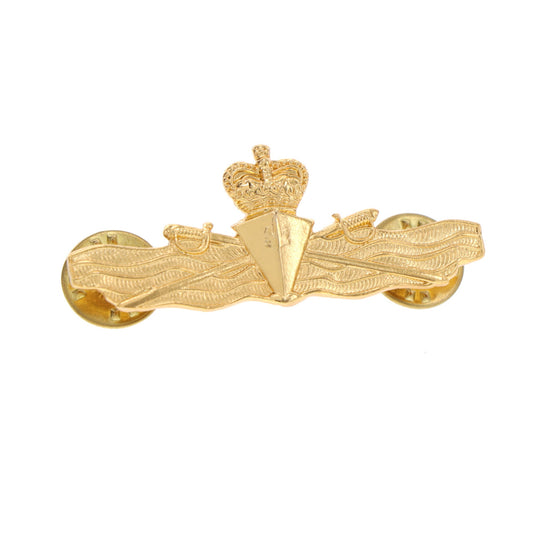 Experience the excellence of the Principal Warfare Officer Gold Badge. This perfectly sized badge is adorned with two butterfly clutch pins, making it ready to wear today. Available now, order yours and proudly display your dedication to the highest standards of warfare. www.defenceqstore.com.au