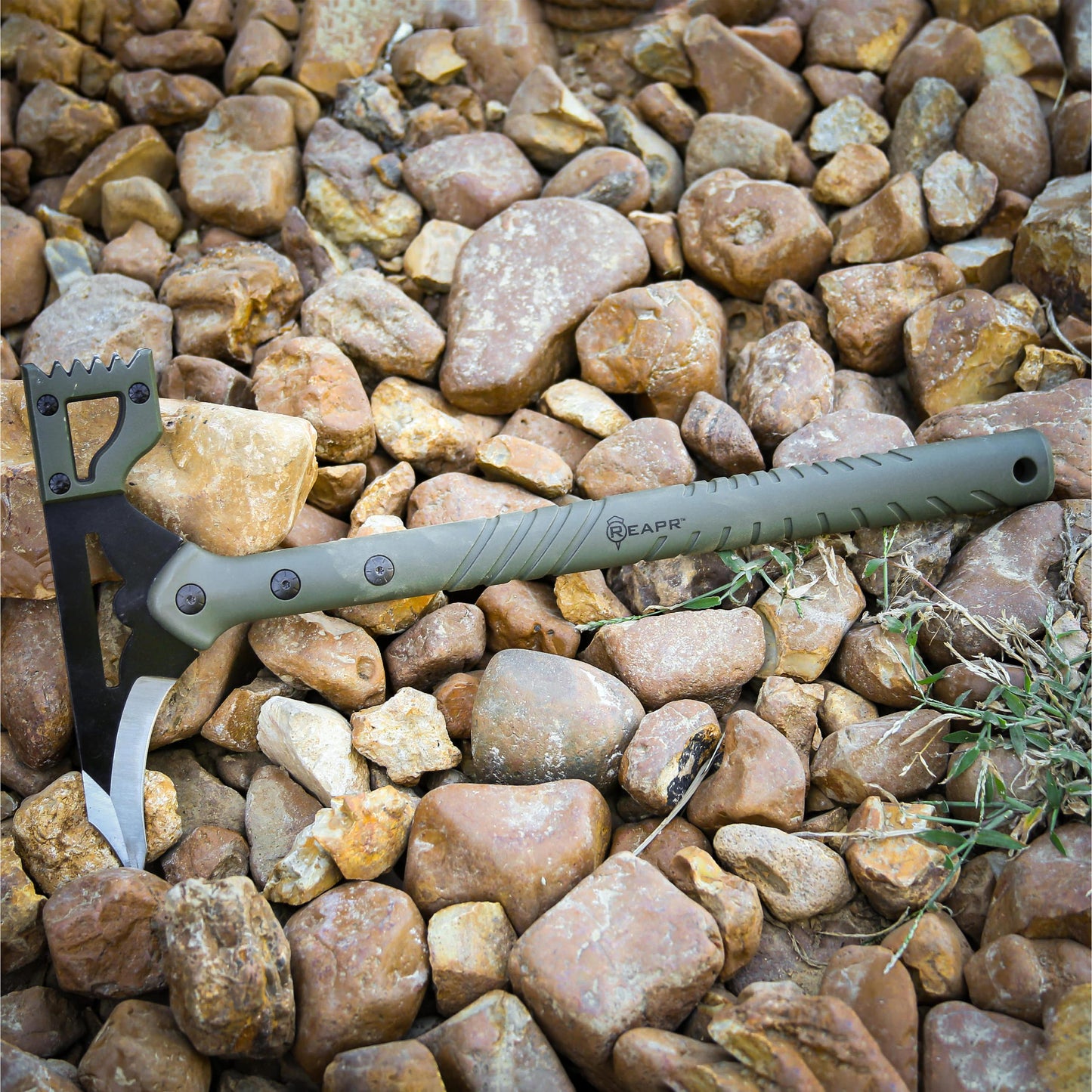Channel your inner warrior with the superbly crafted Reapr Battle Hammer. The head features a destructive deep-milled hammer face that will demolish and pummel with ferocious efficiency as well as a sharp spiked blade for extreme piercing. www.defenceqstore.com.au
