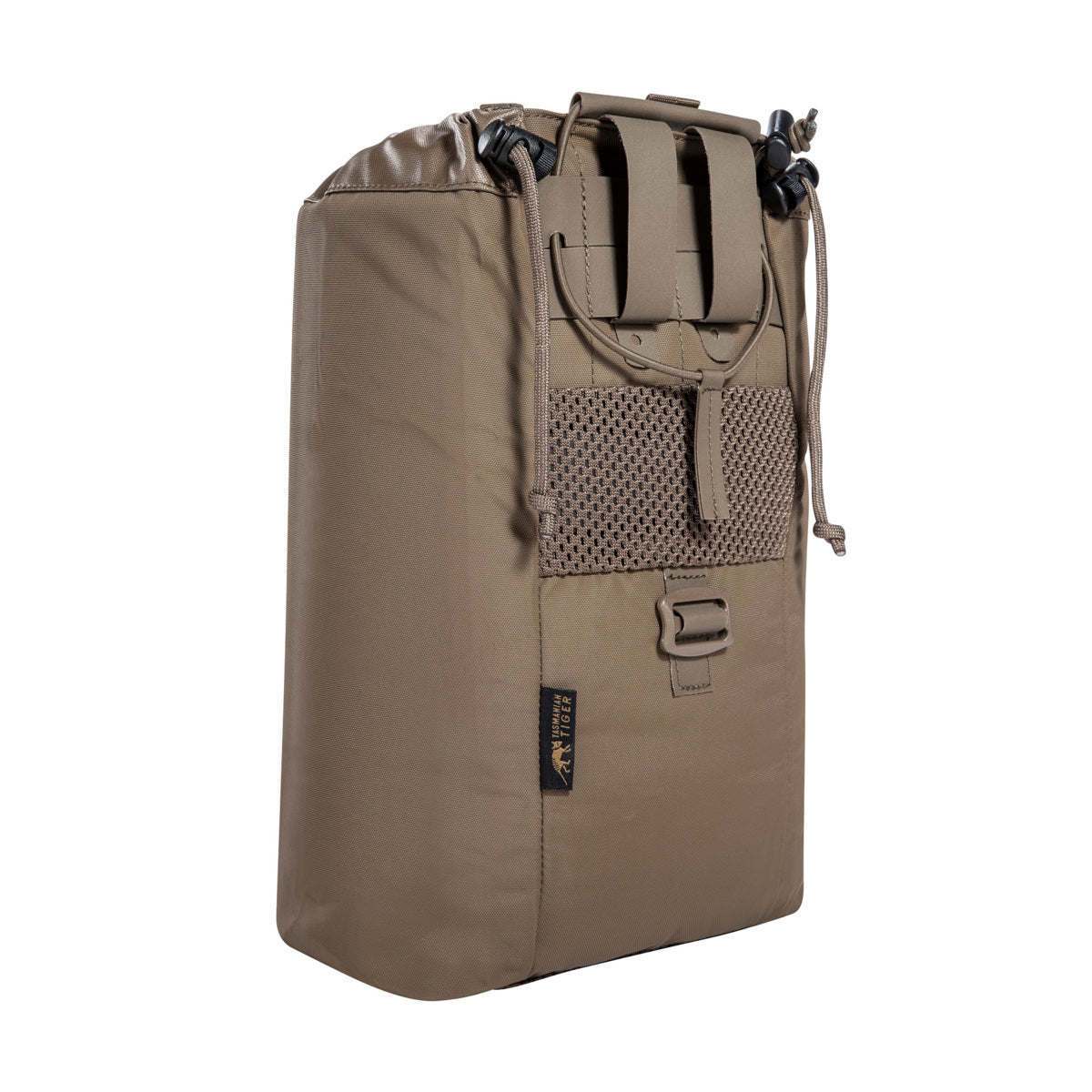 Small foldable depot bag for empty magazines or other utensils. With mesh bottom for quick water drainage. Inside there is a fastening possibility for a M4 magazine pouch or two pistol magazines. The Dump Pouch can be operated even when it is folded. www.defenceqstore.com.au