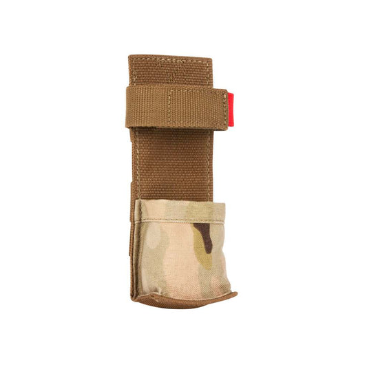 Quick access in action with hook-and-loop fastener
Tourniquet inside secured with elastic loop
MOLLE snap button system www.defenceqstore.com.au