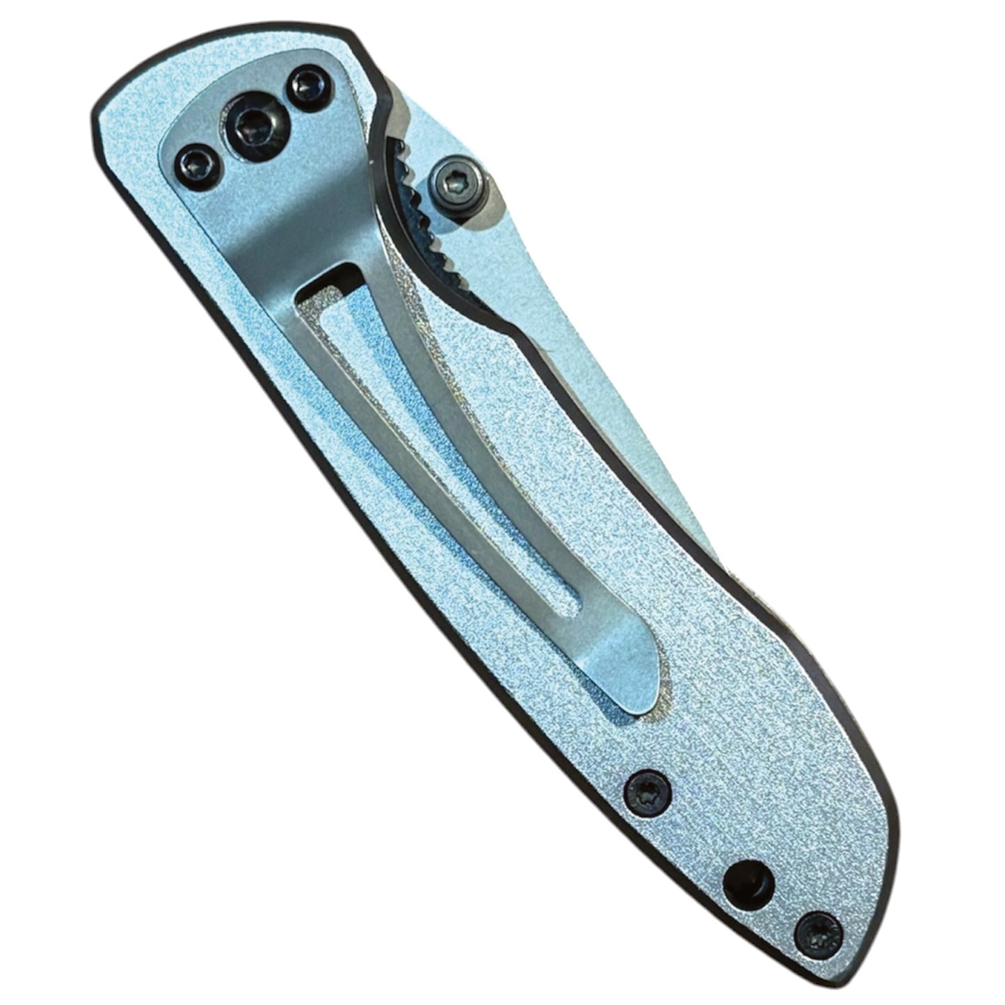 This Whitby Knife features a sleek aluminium handle with a striking carbon fibre effect, paired with a durable stainless steel blade measuring 6.35cm (2.5"). www.defenceqstore.com.au