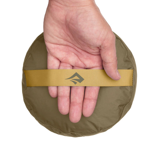 The Stuff Sack is made from a durable 70D recycled Nylon and is the perfect solution for organized modular packing on any adventure. A white interior coating helps to shed moisture and makes finding your contents easy. The unique tear-proof drawcord top with Capture Cord Lock opening is easy to use. www.defenceqstore.com.au