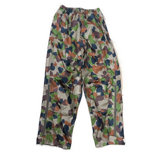Boasting waterproof ripstop fabric, a tuckaway hood, and sealed seams, Auscam DPCU Camouflage Overpants provide strength and breathability. www.defenceqstore.com.au