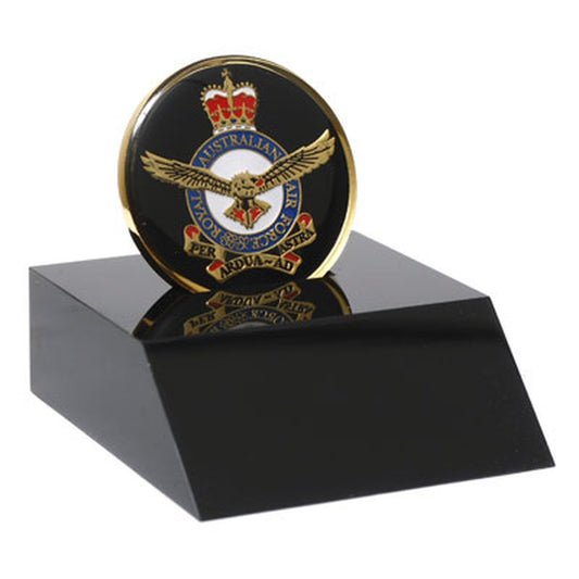 Superb Air Force 48mm medallion presented in a black acrylic desk stand. The stand allows the medallion to sit freely and is presented in a form cut gift box making it perfect for awards, presentations or that special gift.
