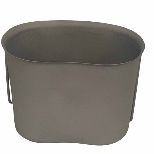 DEFENCE Q STORE BRAND This military style kidney cup is made from heavy gauge stainless steel Non-reflective matte finish Folding butterfly handles