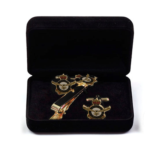 Stunning Air Force Cuff Link & Tie Bar Set in gold and enamel. This is the perfect gift set for any Air Force Personnel serving or veteran. Features: Cuff link and tie bar in a black flock velvet presentation box.