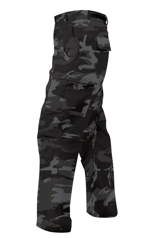 Stand out in Rothco’s Color Camo Tactical BDU (Battle Dress Uniform) Pants, which are available in a variety of camouflage patterns including ultraviolet camo, red camo, and sky blue camo.
