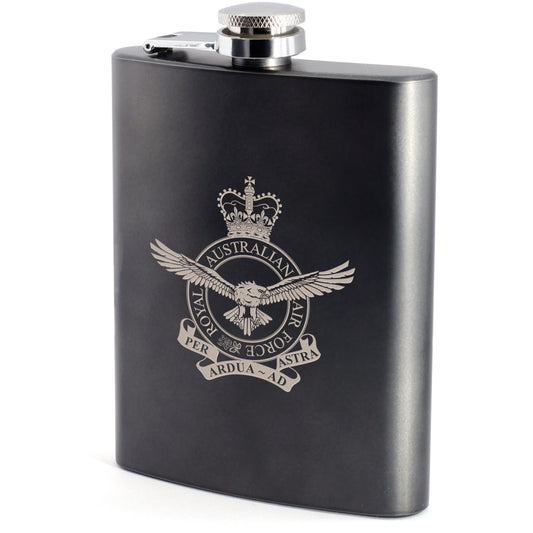 Air Force crest engraved on a stylish hip flask. This classic hip flask is the perfect gift for any occasion. presented in a box.
