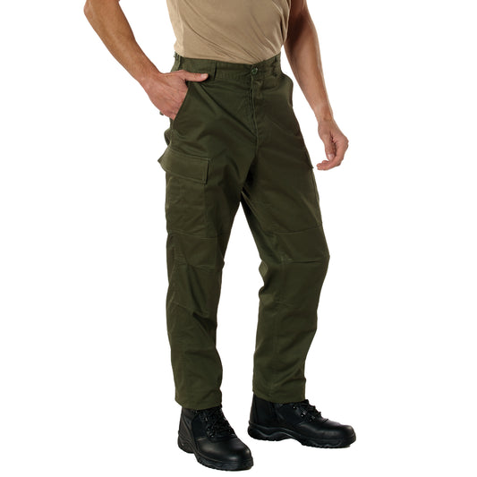 Rothco's BDU Pants are the original tactical cargo pant. The Battle Dress Uniform pant, otherwise known as the BDU Pant, is designed with combat-tested elements built to withstand the wear and tear of any challenge that comes your way. www.defenceqstore.com.au
