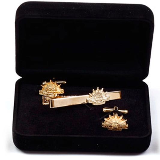 Stunning Army Cuff Link & Tie Bar Set in gold, order now . This is the perfect gift set for any Army Personnel serving or veteran. Features: Cuff link and tie bar in a black flock velvet presentation box.