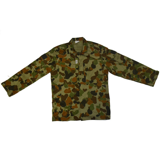 Auscam military pattern.  100% Cotton so it’s cooler, more breathable & comfortable to wear than poly blends.  Single epaulette on the chest. Buttoned shoulder pockets and zippered chest pockets. www.defenceqstore.com.au