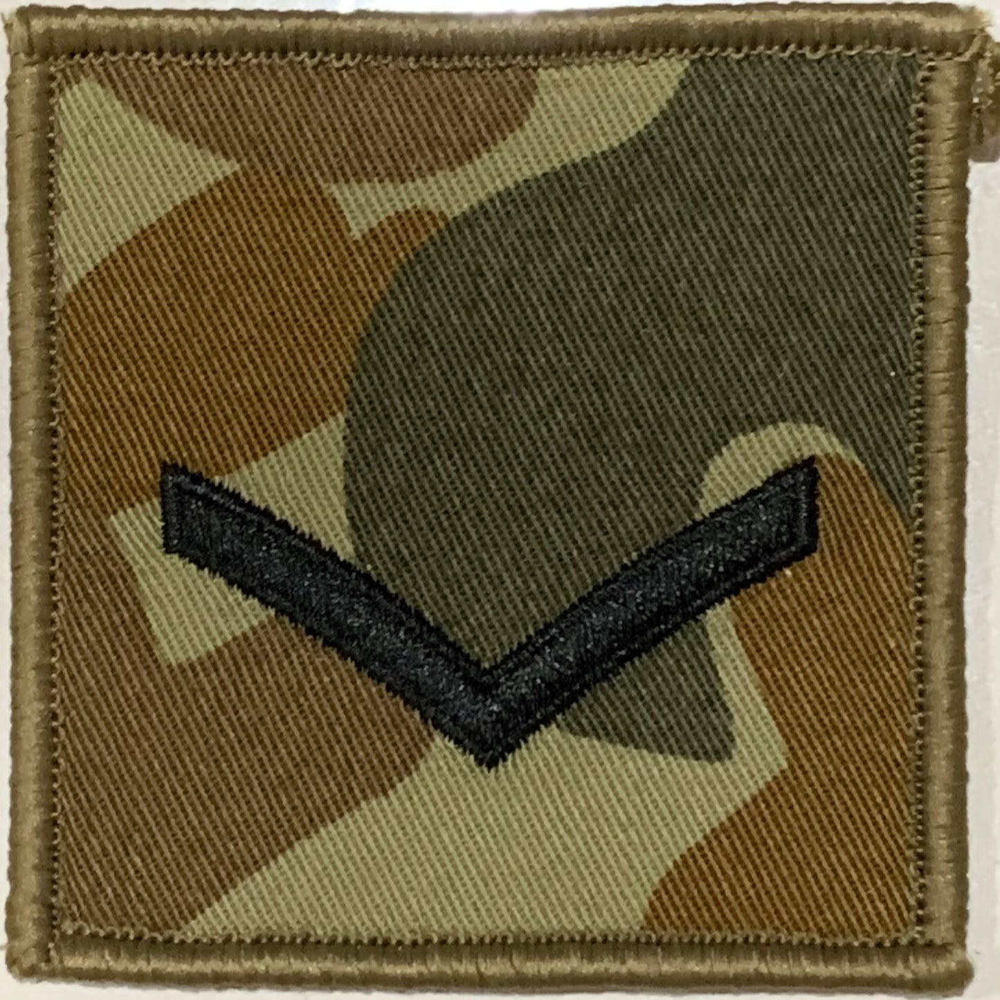 DPCU Rank Patch Lance Corporal Auscam Lance Corporals are the first rank above Private, these soldiers are experienced in their field of skill and have been targeted for leadership capabilities. This is the first stepping stone on their way up the chain of command. Size: 6.5cm x 6.5cm Available with plain or velcro backing