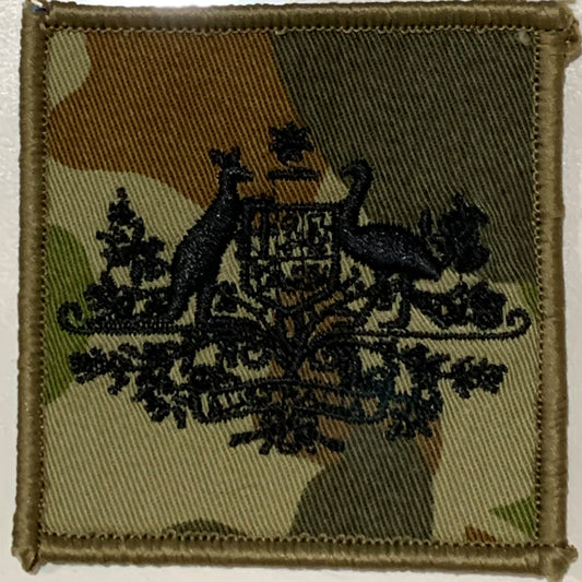 DPCU Rank Patch Warrant Officer Class 1 Auscam  Warrant Officer Class 1 act as a senior advisor to the commander of a Unit of soldiers.  These are the most seasoned leaders in the Australian Army and should be respected as such.  They have dedicated their lives to the Army and are respected and advise even some of the most higher ranking commissioned officers.  Their knowledge is second to none in the respective fields.  Size: 6.5cm x 6.5cm  Available with plain or velcro backing