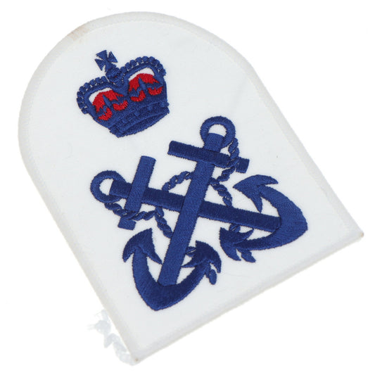 Perfectly sized, this Petty Officer Rank Badge White has embroidered details ready for wear Specifications: Material: Embroidered details Colour: Blue, White