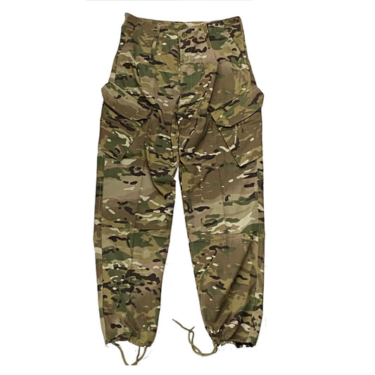 M25 Military Field Trousers Multicam  Cargo pockets on legs with buttons.  Button belt loops which suits belts up to 58mm  Zip Fly  Two rear pockets with buttons  Colour: Multicam  Material: Cotton Drill www.defenceqstore.com.au
