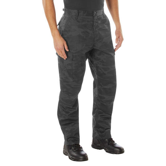 these BDUs are not afraid to get down and dirty, standing up to tough challenges during field missions, tactical operations, law enforcement duties, and outdoor adventures. Tried-and-True Reliability www.defenceqstore.com.au