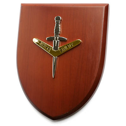 The Introducing the Exceptional 1st Commando Regiment (1 CDO REGT) Plaque is a truly remarkable piece that demands attention. This exquisite plaque showcases a stunning 100mm full colour enamel crest, delicately placed on a 200x160mm timber finish shield. www.defenceqstore.com.au