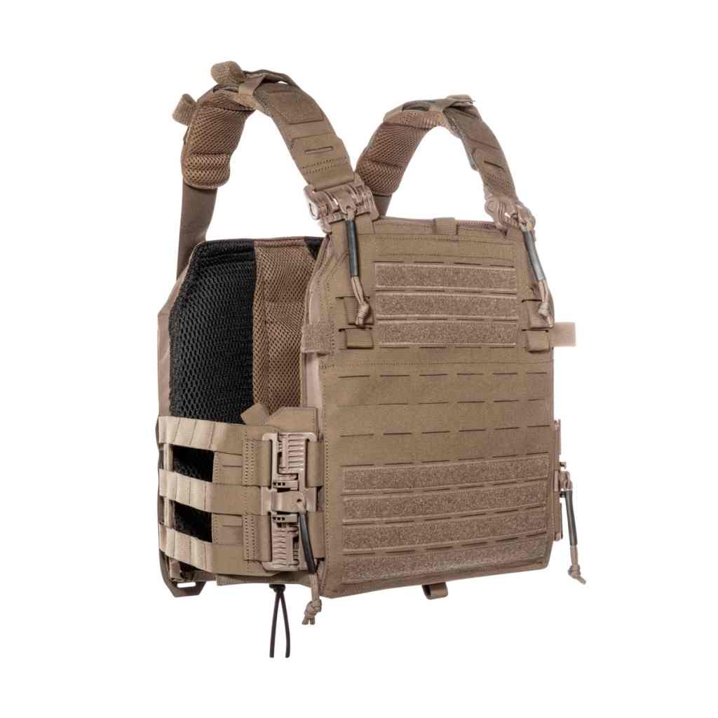 This tactical plate carrier delivers a streamlined aesthetic without compromising functionality. Built to accommodate standard SAPI plates measuring 30 x 25 cm, it combines practical design with professional appearance. www.defenceqstore.com.au