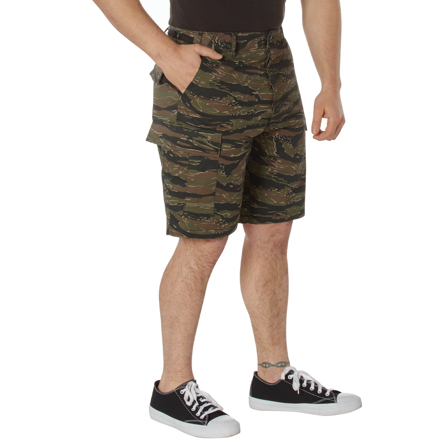 Rothco’s Tactical BDU Shorts are just what you need for the trail, range, and casual style. The cargo shorts provide with 6 pockets for plenty of EDC (Everyday Carry) storage options; two front slash pockets and two rear button down pockets, plus two large side cargo pockets. www.defenceqstore.com.au