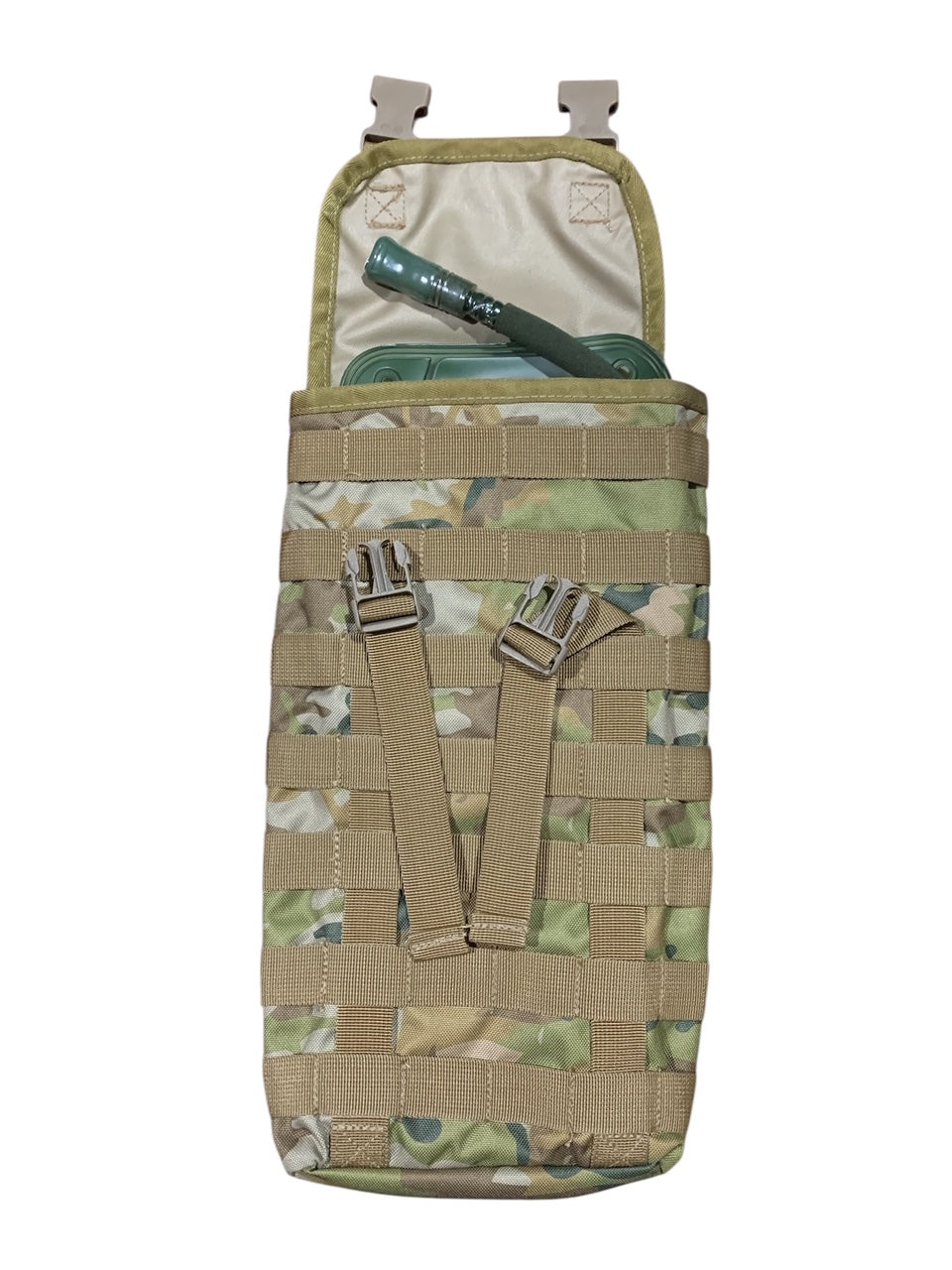 Maximize your tactical setup with fully adaptable MOLLE and PALS rear attachments featuring anti-corrosion copper press studs. Engineered with military-grade 900D fabric for unmatched resilience in demanding environments. www.defenceqstore.com.au