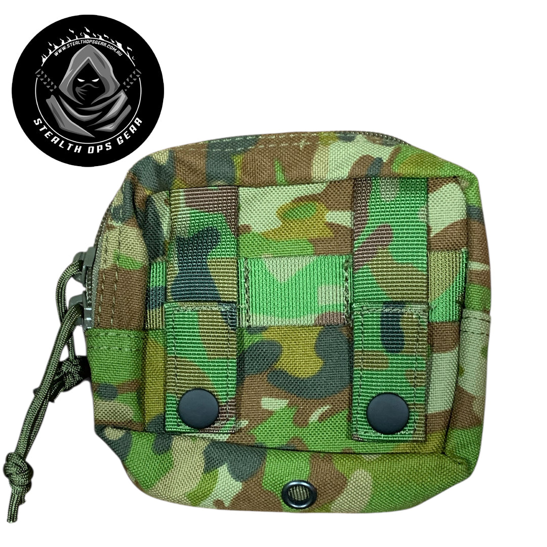 The AMCU Small Kit Pouch Stealth Ops Gear is an essential accessory for anyone needing quick access to small items without sacrificing space or comfort. Its compact dimensions of 12x11.5x6cm make it easy to attach to your belt, vest, or backpack without adding unnecessary bulk. www.defenceqstore.com.au