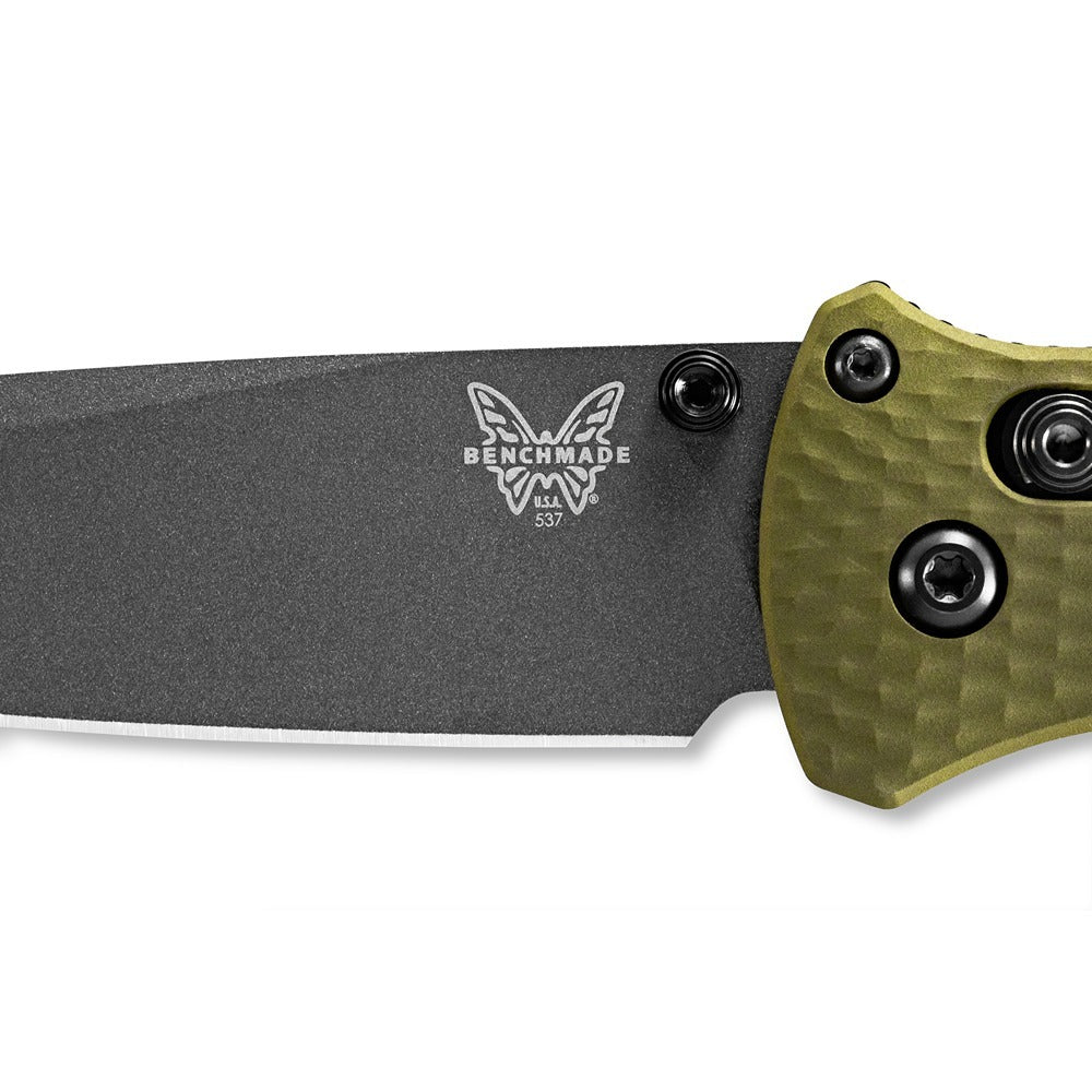 Upgrade your folding knife game with the powerful 537GY-1 Bailout. Boasting a slim profile but built with strong CPM-M4 steel and woodland green aluminum handles, this knife is the ultimate lightweight powerhouse. Plus, the carbide glass breaker on the pommel adds an extra layer of versatility. www.defenceqstore.com.au