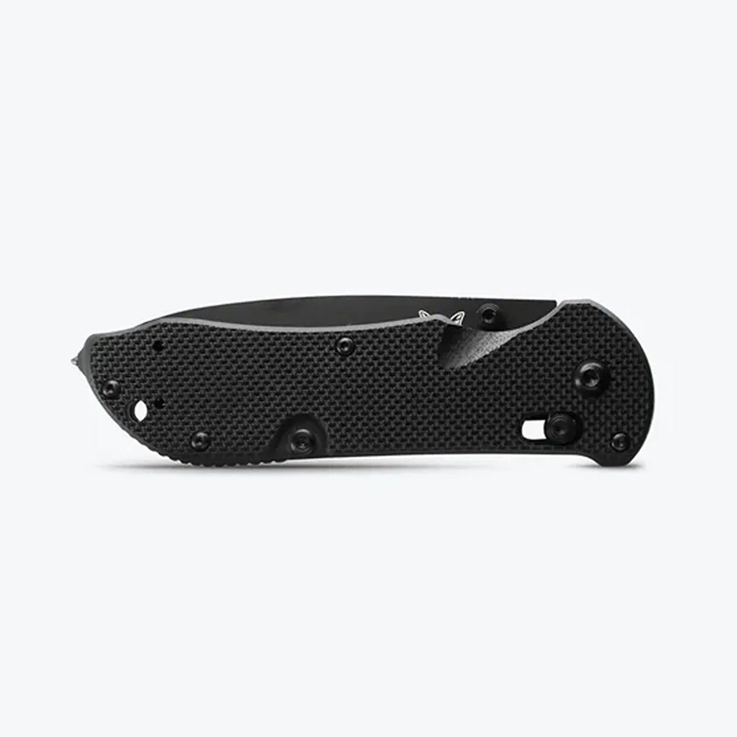 This 916 Triage® knife has all of the great features of Benchmade's&nbsp;original Triage rescue tool, and the added safety-utility benefit of the opposing bevel blunt tip blade.&nbsp;This dynamic triple utility tool includes part serrated knife, safety hook /strap cutter and carbide glass breaker. www.defenceqstore.com.au