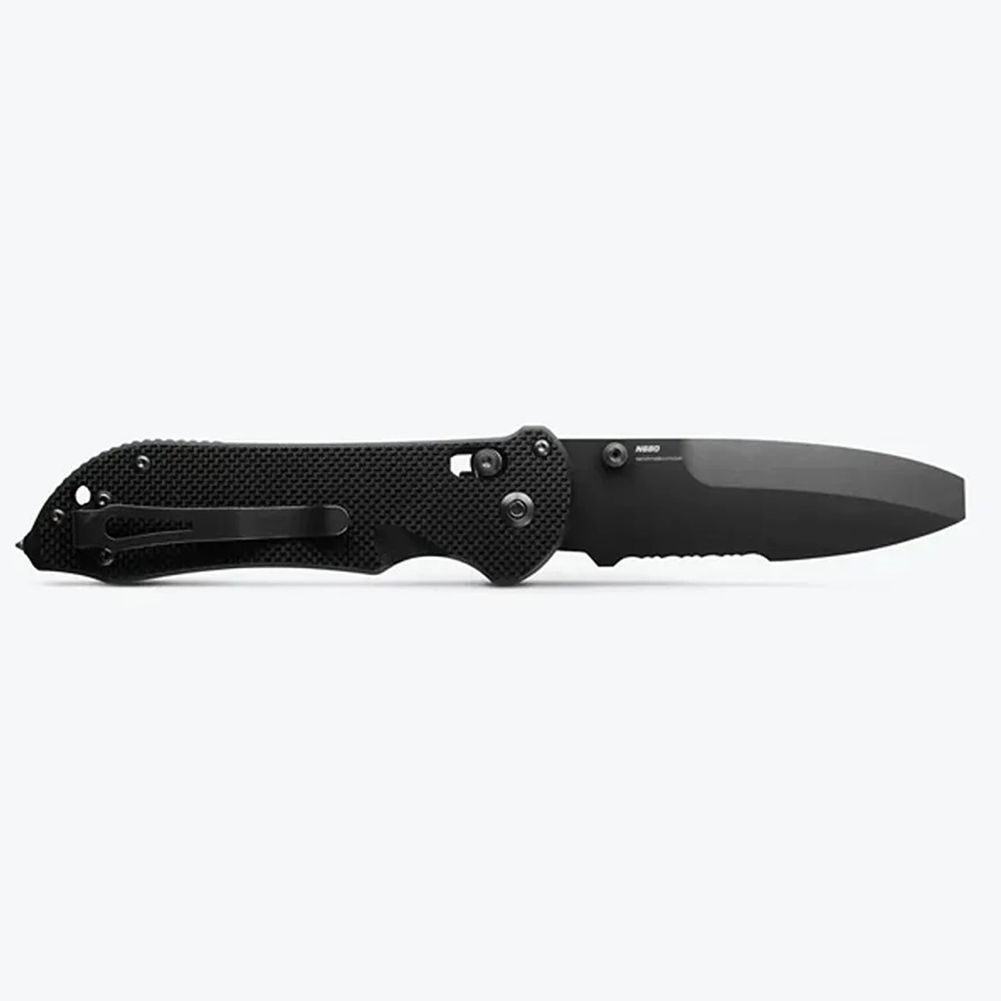 This 916 Triage® knife has all of the great features of Benchmade's&nbsp;original Triage rescue tool, and the added safety-utility benefit of the opposing bevel blunt tip blade.&nbsp;This dynamic triple utility tool includes part serrated knife, safety hook /strap cutter and carbide glass breaker. www.defenceqstore.com.au