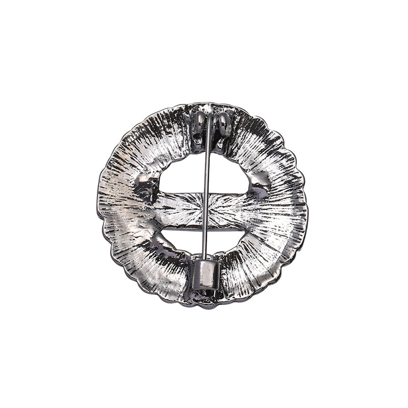 Honour the fallen with the Lest We Forget Poppy Wreath Gold Front Brooch—a striking tribute that blends timeless remembrance with contemporary style. This exquisite 28mm brooch features a multi-dimensional design with deep translucent red petals set against luxurious silver plating, creating a piece that commands attention and respect. Perfect for Anzac Day, memorial services, or everyday wear, this brooch lets you carry your tribute with pride. www.defenceqstore.com.au