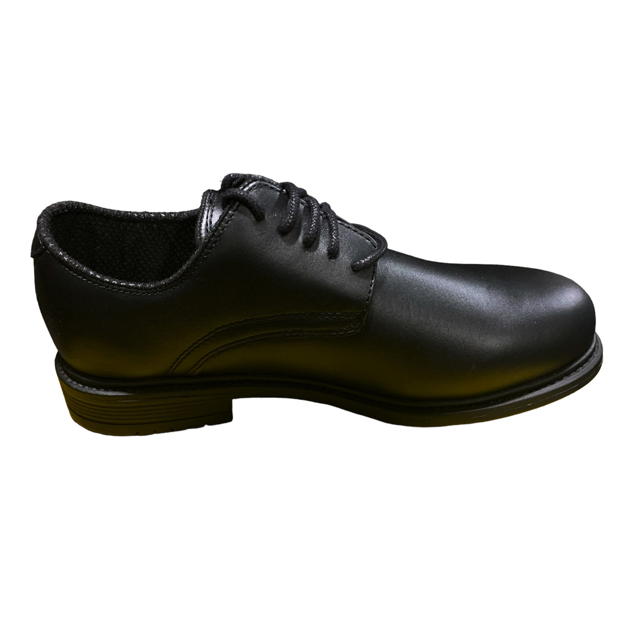 Upgrade your military wardrobe with the Oxford Leather Shoes. These military dress shoes boast a slip and oil resistant outsole, providing excellent traction, and a removable cushion insole for maximum comfort. Lined with moisture-absorbing cambrelle material, these oxfords will keep your feet dry. www.defenceqstore.com.au