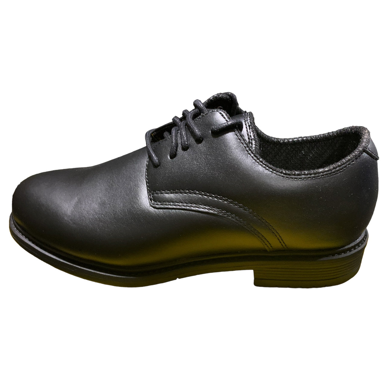 Upgrade your military wardrobe with the Oxford Leather Shoes. These military dress shoes boast a slip and oil resistant outsole, providing excellent traction, and a removable cushion insole for maximum comfort. Lined with moisture-absorbing cambrelle material, these oxfords will keep your feet dry. www.defenceqstore.com.au