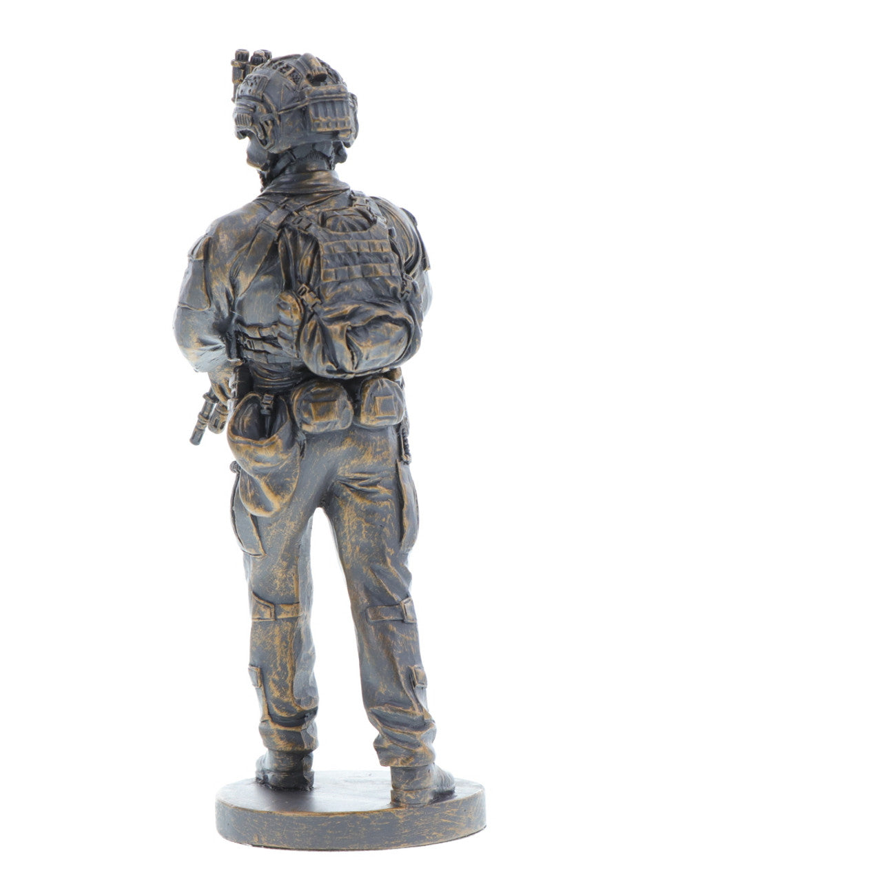 The modern Australian soldier figurine is a true representation of cutting-edge military technology used by the ADF. Standing at approximately 20cm tall, this figurine showcases the EF 88 assault rifle, an enhanced version of the F 88 Austeyr, equipped with advanced Night Fighting Equipment. www.defenceqstore.com.au