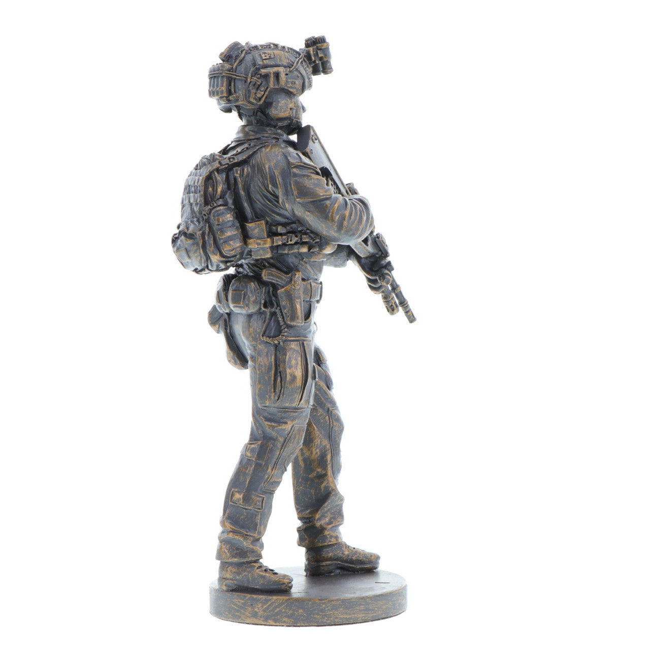 The modern Australian soldier figurine is a true representation of cutting-edge military technology used by the ADF. Standing at approximately 20cm tall, this figurine showcases the EF 88 assault rifle, an enhanced version of the F 88 Austeyr, equipped with advanced Night Fighting Equipment. www.defenceqstore.com.au