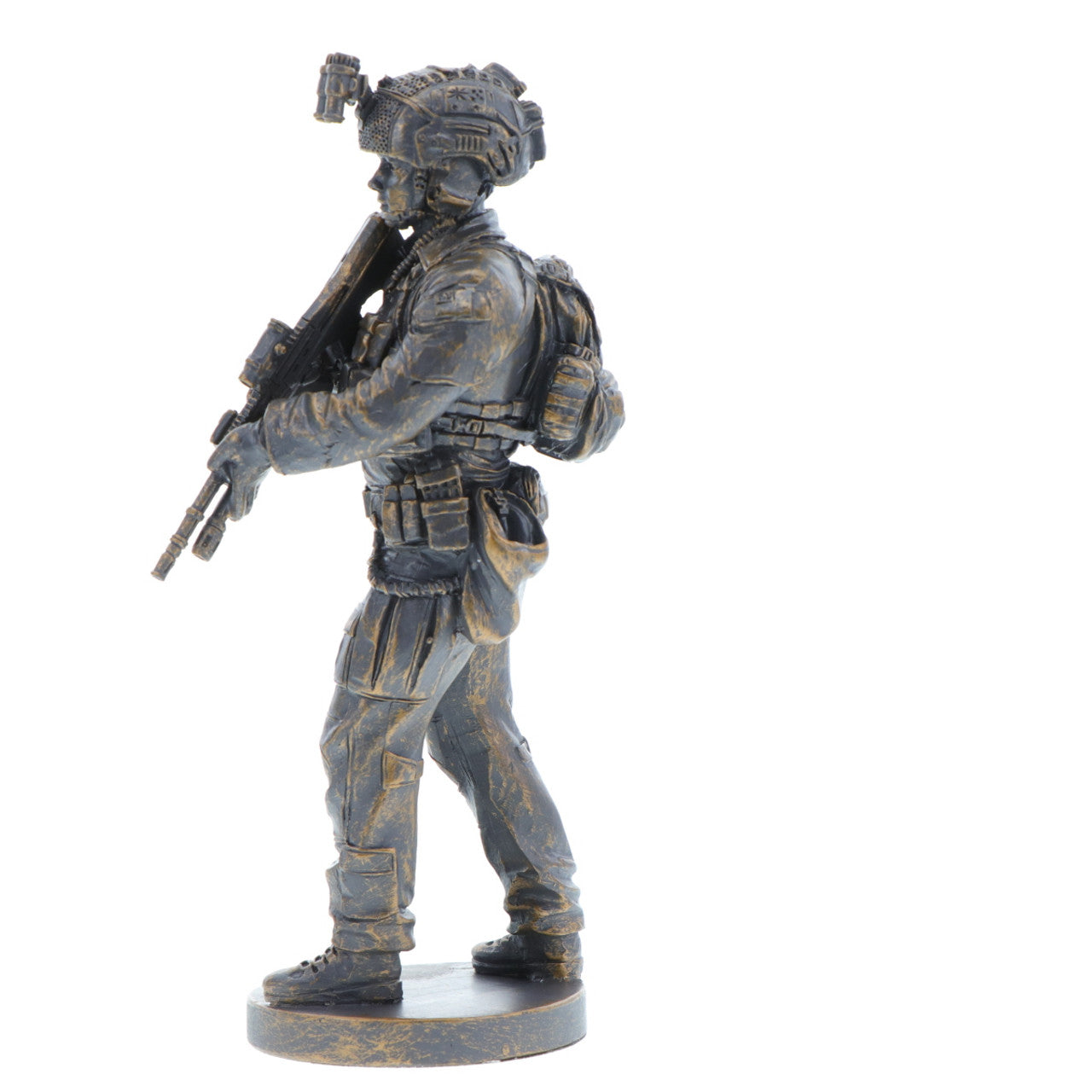 The modern Australian soldier figurine is a true representation of cutting-edge military technology used by the ADF. Standing at approximately 20cm tall, this figurine showcases the EF 88 assault rifle, an enhanced version of the F 88 Austeyr, equipped with advanced Night Fighting Equipment. www.defenceqstore.com.au