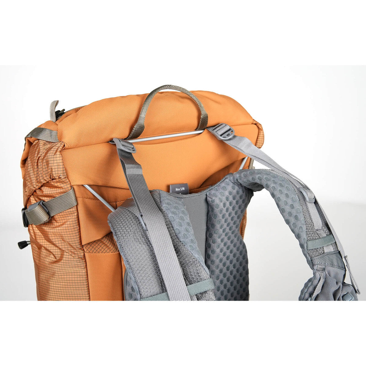 Built for grueling in-and-outs or minimalist overnighters, the BRIDGER 35 has an answer for every challenge your weekend mission throws your way. This hiking pack’s ample storage pockets let you keep essential accessories like sunscreen, snacks, and cameras close at hand, and a double- zipper design makes for an effortless transition when it’s time to take a lunch break or set up camp. www.defenceqstore.com.au